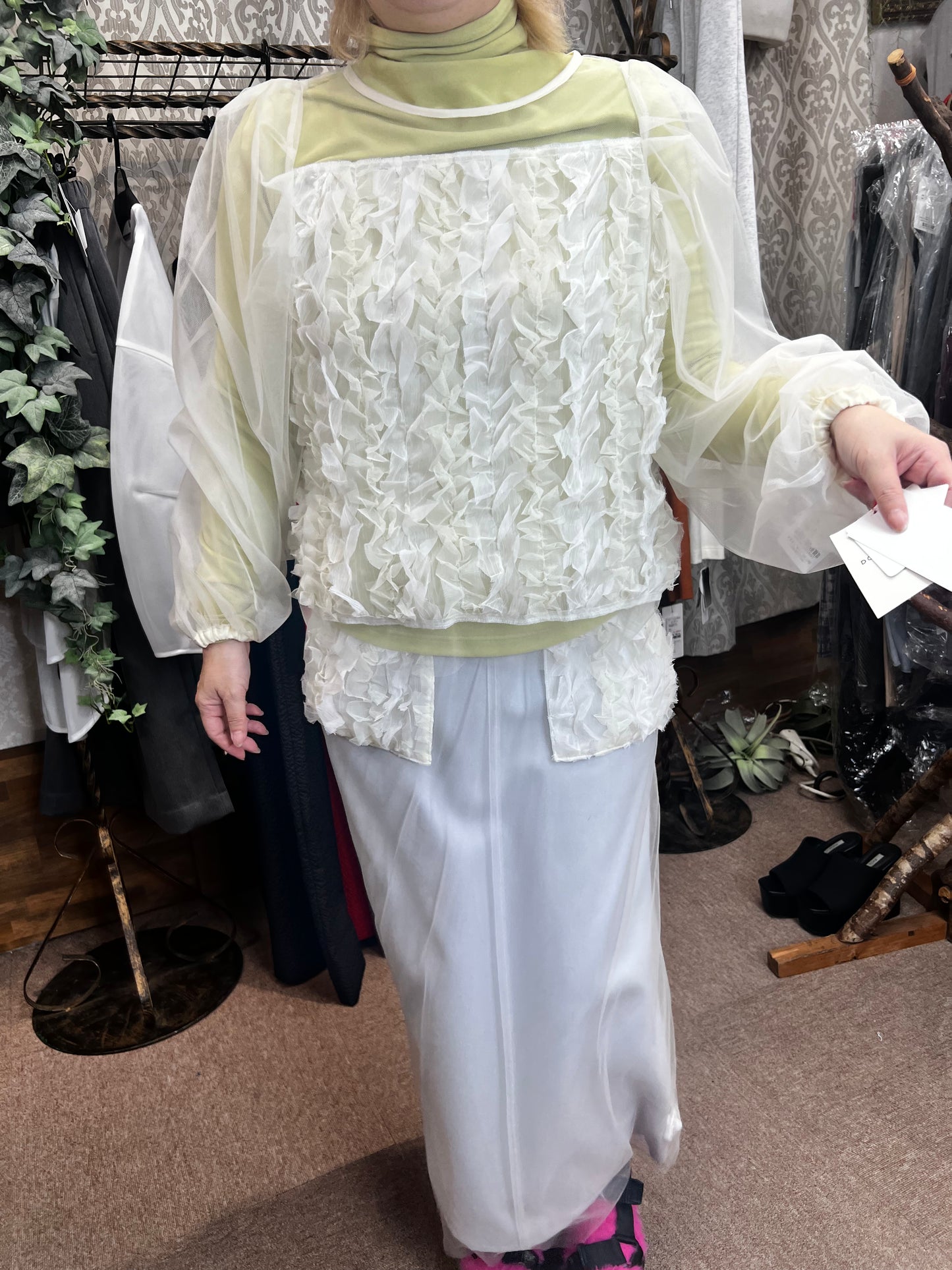 シースルーオーガンジーフリルトップス