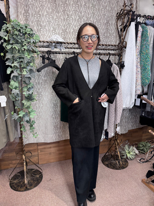 スエードVトップス