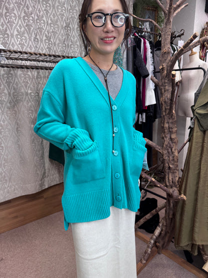 ウール100Vカーディガン