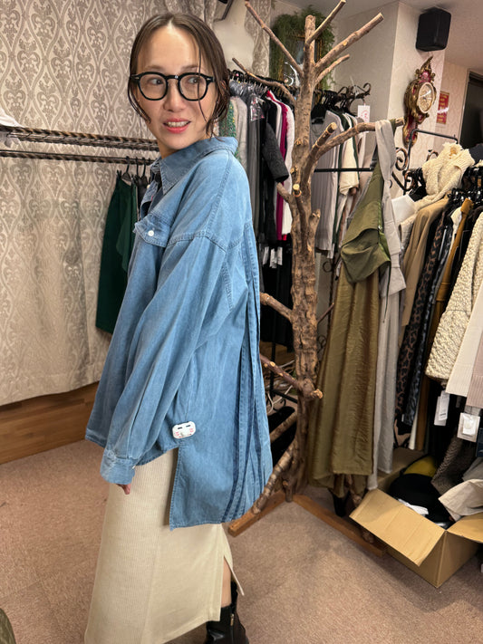 バックプリーツシャツ