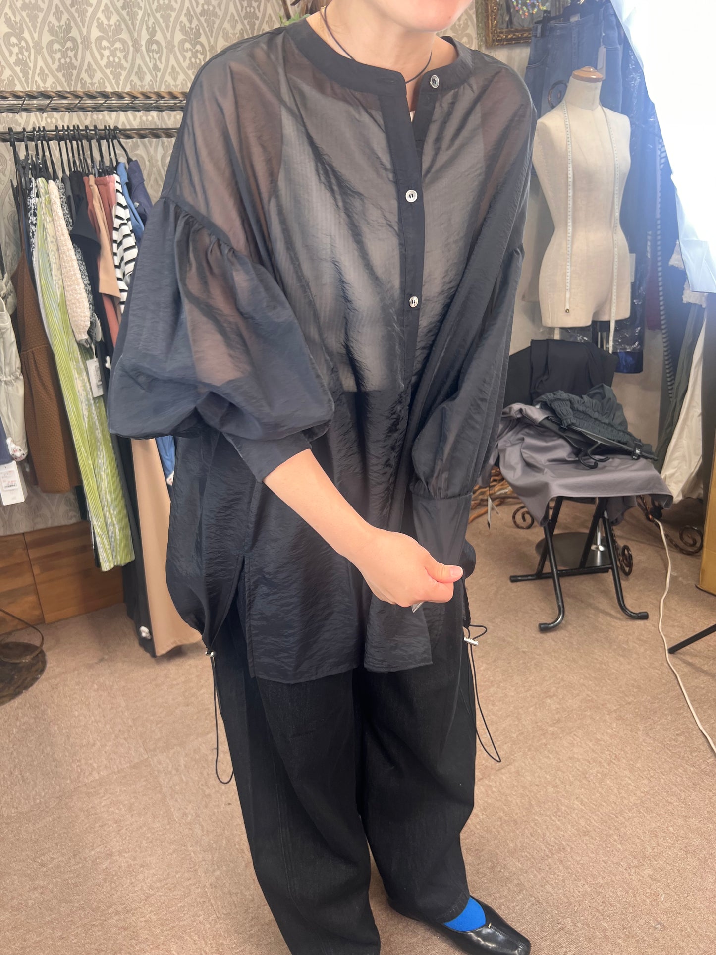 裾ドロストシアーシャツ